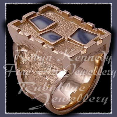 Solid 18 Karat Yellow Gold and Ming Dynasty China Ring Image