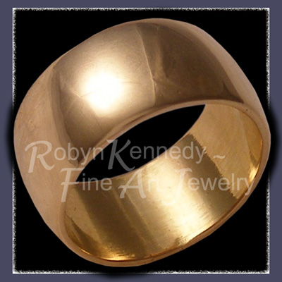 18 Karat Yellow Gold  'Lydia's Wedding Band' Image